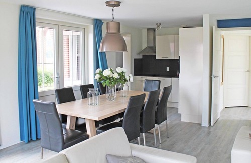 Breskens House | With its 4 bedrooms, this property can accommodate 8 people.