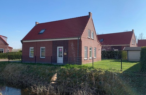 Breskens House | With its 4 bedrooms, this property can accommodate 8 people.