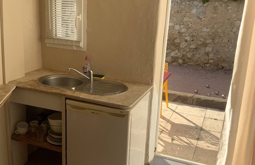 7th Arrondissement Apartment | With or without a car: shops, beaches, town centre, transport etc.