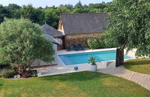 Grez-Neuville Apartment | Within walking distance: Rivers, Chateaux, Parks, Vélo Francette, accommodation with swimming pool