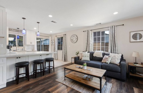 Paso Robles House | Wlk2dtown, Kng bds, WrkSpace, WiFi, FPit, Dogs