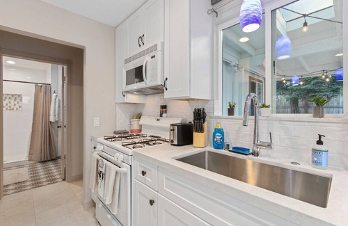 Paso Robles House | Wlk2dtown, Kng bds, WrkSpace, WiFi, FPit, Dogs