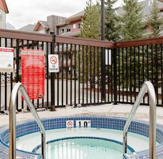 Canmore Apartment | Wolf Mountain Escape