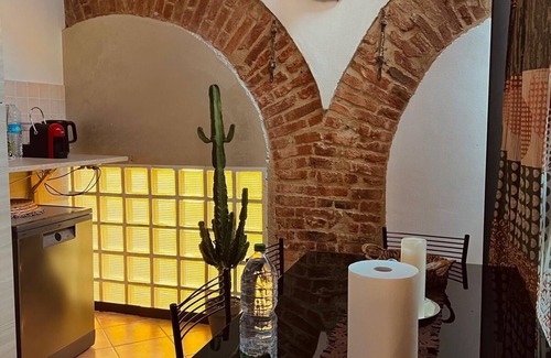 Cremona Apartment | Wolves Loft 260m from the Dome/Street Parking