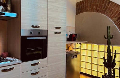 Cremona Apartment | Wolves Loft 260m from the Dome/Street Parking
