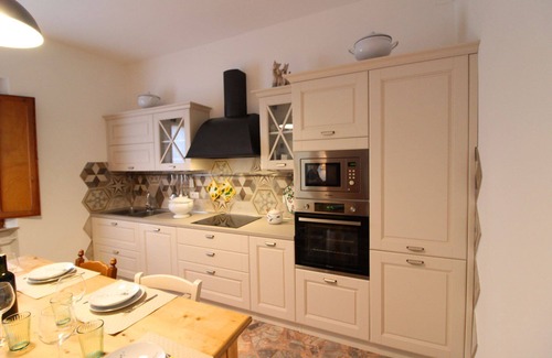 Le Piazze Villa | Wonderful private villa with A/C, private pool, WIFI, TV, balcony and pets allowed, close to Cor.