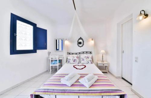 Finikia Hotel | Wonderful 1BR Suite Near Oia Naval Museum