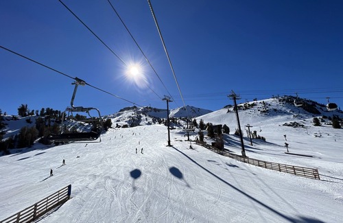 Mammoth Lakes Apartment | Wonderful 2 Bed Room Ski Condo. Walk to The Village.