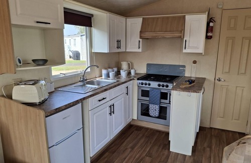 Heacham House | Wonderful 6 berth caravan in Norfolk at Heacham Beach, ref 21012E