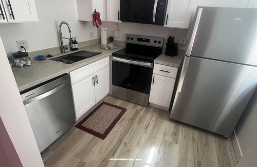 F. Q. Story Apartment | Wonderful apartment with AC in vibrant Phoenix