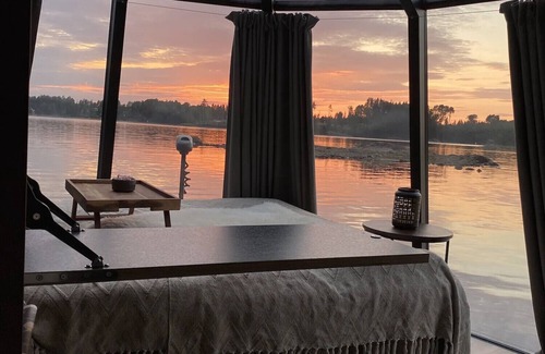 Varmland County House | Wonderful Aurora hut with a comfort feeling on the lake