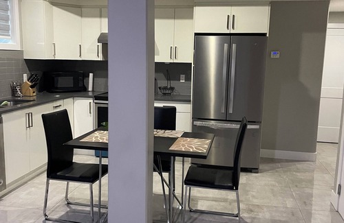 Southwest Edmonton Bed & Breakfast | Wonderful bed & breakfast with WiFi in charming Edmonton