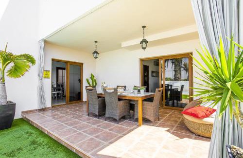 Costa Teguise Villa | Wonderful Costa Teguise Villa - 5 Bedrooms - Villa Caletas Teguise - Perfect For A Large Group - Private Pool