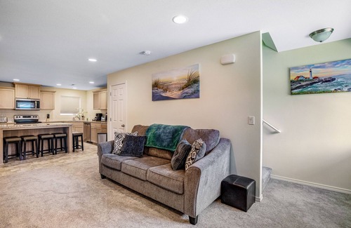 Rockaway Beach House | Wonderful duplex with central AC, 2 washer/dryers, 1 minute walk to beach