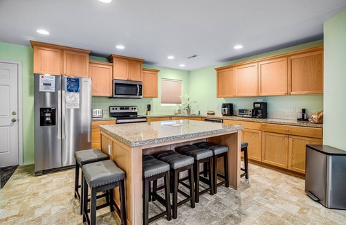 Rockaway Beach House | Wonderful duplex with central AC, 2 washer/dryers, 1 minute walk to beach