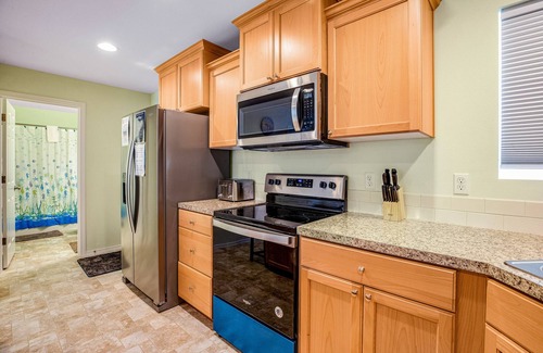 Rockaway Beach House | Wonderful duplex with central AC, 2 washer/dryers, 1 minute walk to beach