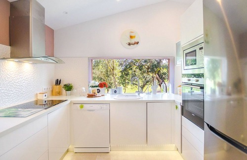 Vilafranca de Bonany House | Wonderful private villa with WIFI, A/C, hot tub, TV, patio, pets allowed and panoramic view