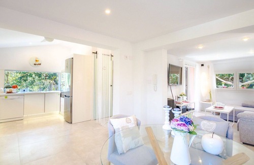 Vilafranca de Bonany House | Wonderful private villa with WIFI, A/C, hot tub, TV, patio, pets allowed and panoramic view