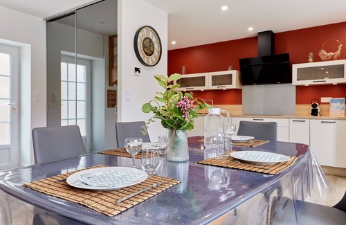 Creances House | Wonderful villa for 4 people with WIFI, TV, terrace and pets allowed
