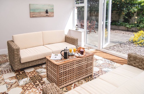 Winterton-on-Sea House | Wonderful Georgian Farm House 5 mins walk from a great sandy beach - sleeps 16