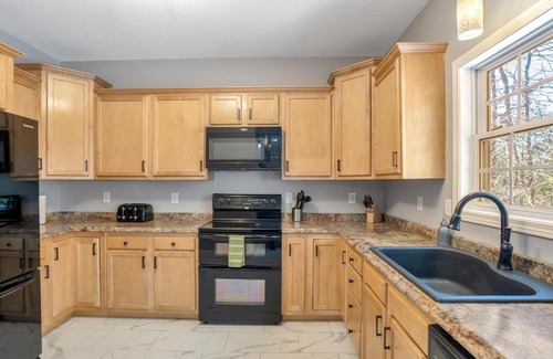Asheville House | Wonderful Home With Hot Tub 5 Min to Downtown Asheville