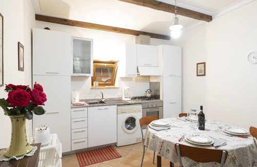 Cortona House | Wonderful private villa for 4 guests with private pool, TV, patio and pets allowed