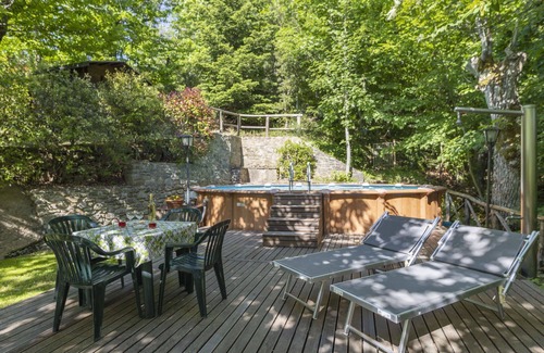 Cortona House | Wonderful private villa for 4 guests with private pool, TV, patio and pets allowed