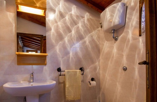 Palaia House | Wonderful private villa for 2 guests with TV, terrace and parking