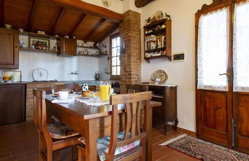 Palaia House | Wonderful private villa for 2 guests with TV, terrace and parking