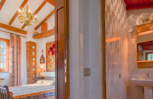 Palaia House | Wonderful private villa for 2 guests with TV, terrace and parking