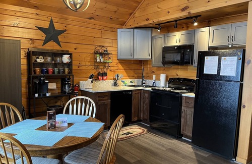 Gatlinburg - Pigeon Forge Cabin | Wonderful mountain Cabin for a Romantic Scape !