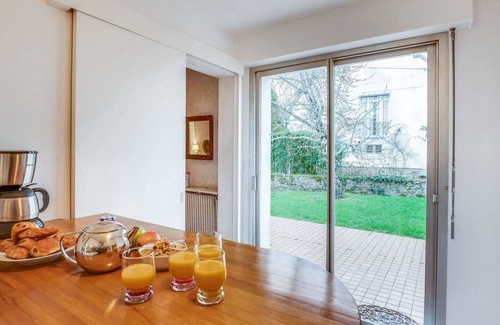 La Trinite-sur-Mer House | Wonderful private villa for 4 guests with WIFI, TV, terrace and parking