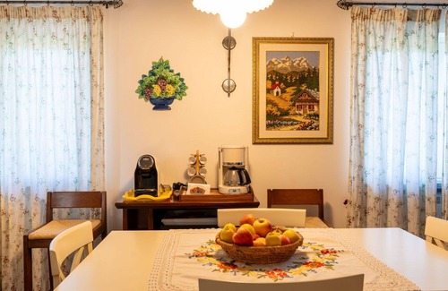 Manziana Villa | Wonderful private villa for 6 guests with A/C, WIFI, private pool, TV, patio and pets allowed