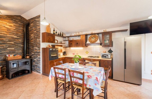 Strada in Chianti Villa | Wonderful private villa with hot tub, WIFI, private pool, TV, pets allowed and panoramic view