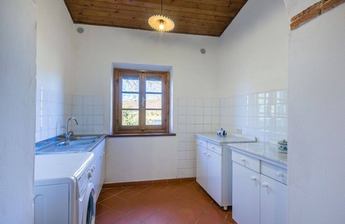 Pieve a Presciano Villa | Wonderful private villa for 9 people with private pool, WIFI, TV and pets allowed