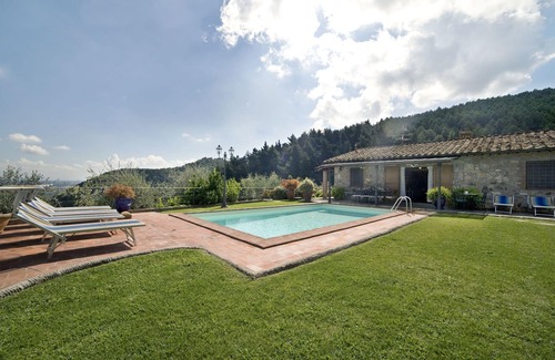 SantʼAndrea di Compito Villa | Wonderful private villa with WIFI, private pool, A/C, TV, terrace and panoramic view, close to L.