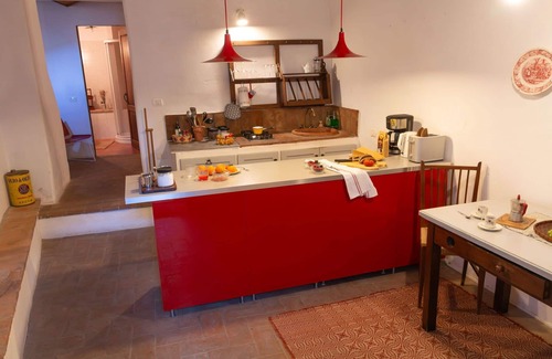 Pergine Valdarno House | Wonderful private villa for 2 people with hot tub, A/C, WIFI, TV and pets allowed, close to Arezzo