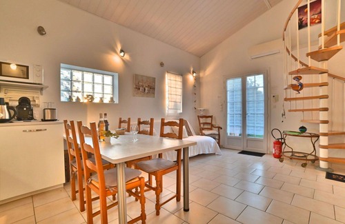 La Remigeasse House | Wonderful private villa for 4 people with WIFI, TV, terrace, pets allowed and parking