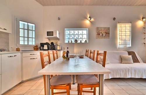 La Remigeasse House | Wonderful private villa for 4 people with WIFI, TV, terrace, pets allowed and parking