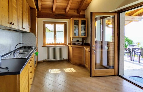 Peglio House | Wonderful private villa for 6 people with WIFI, TV, patio and pets allowed