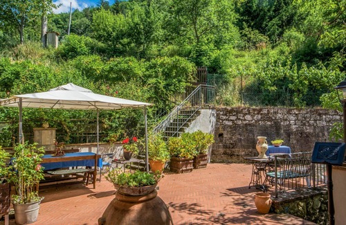 Loro Ciuffenna House | Wonderful private villa for 12 people with private pool, WIFI, TV, terrace and pets allowed