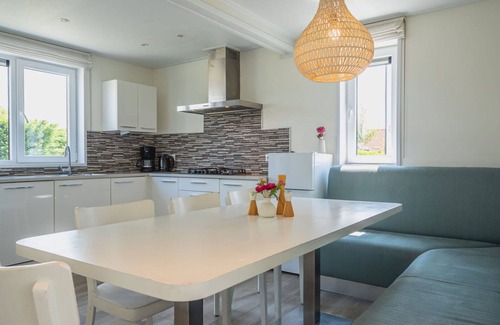 Oost-Graftdijk House | Wonderful private villa for 10 people with WIFI, pool, TV, terrace and parking