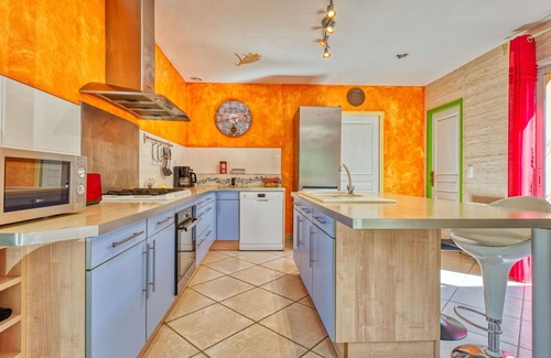 Naujac-Sur-Mer House | Wonderful private villa for 7 people with private pool, WIFI, TV, terrace and pets allowed