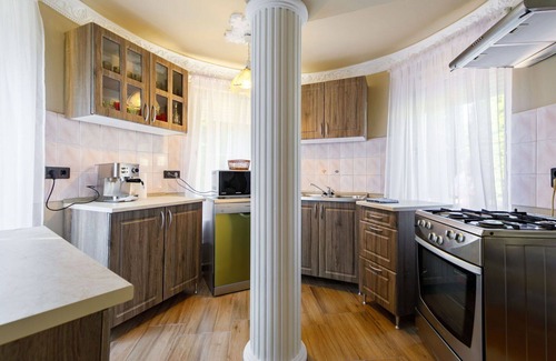 Balatonfoldvar Villa | Wonderful private villa for 11 people with WIFI, A/C, TV and patio