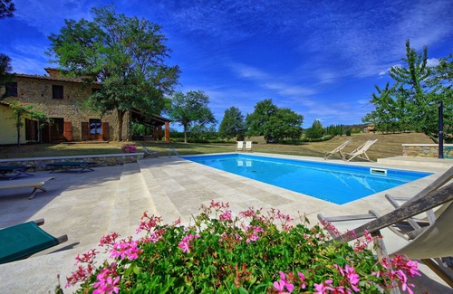 Bucine Villa | Wonderful private villa for 22 people with WIFI, private pool, A/C, TV, patio and panoramic view