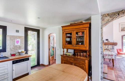Sollies-Ville Villa | Wonderful private villa for 6 guests with private pool, TV, terrace and parking