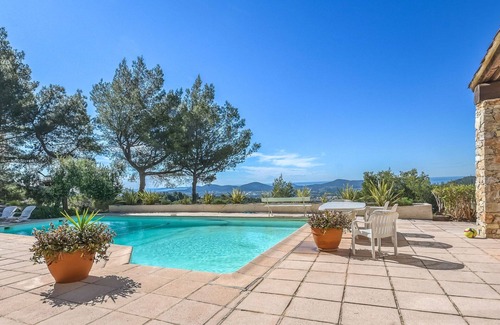 Sollies-Ville Villa | Wonderful private villa for 6 guests with private pool, TV, terrace and parking