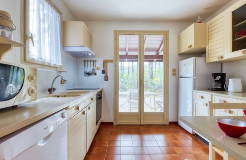 Maubuisson House | Wonderful private villa for 8 guests with WIFI, TV and terrace