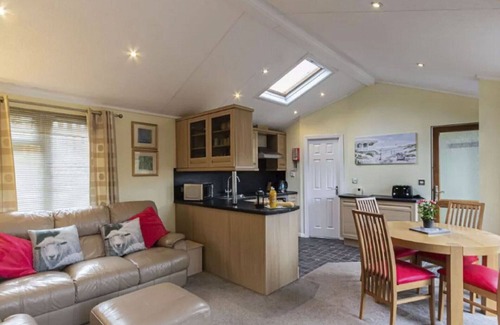 Troutbeck House | Wonderful private villa for 4 guests with WIFI, TV, patio, panoramic view and parking