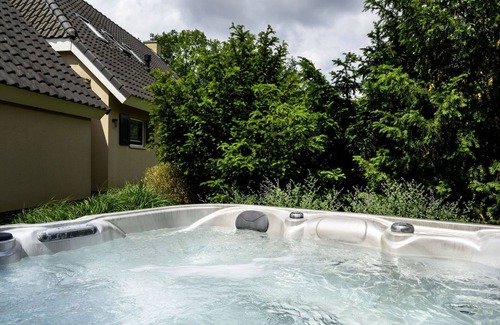 Vlagtwedde House | Wonderful private villa for 6 guests with WIFI, pool, TV, terrace and pets allowed